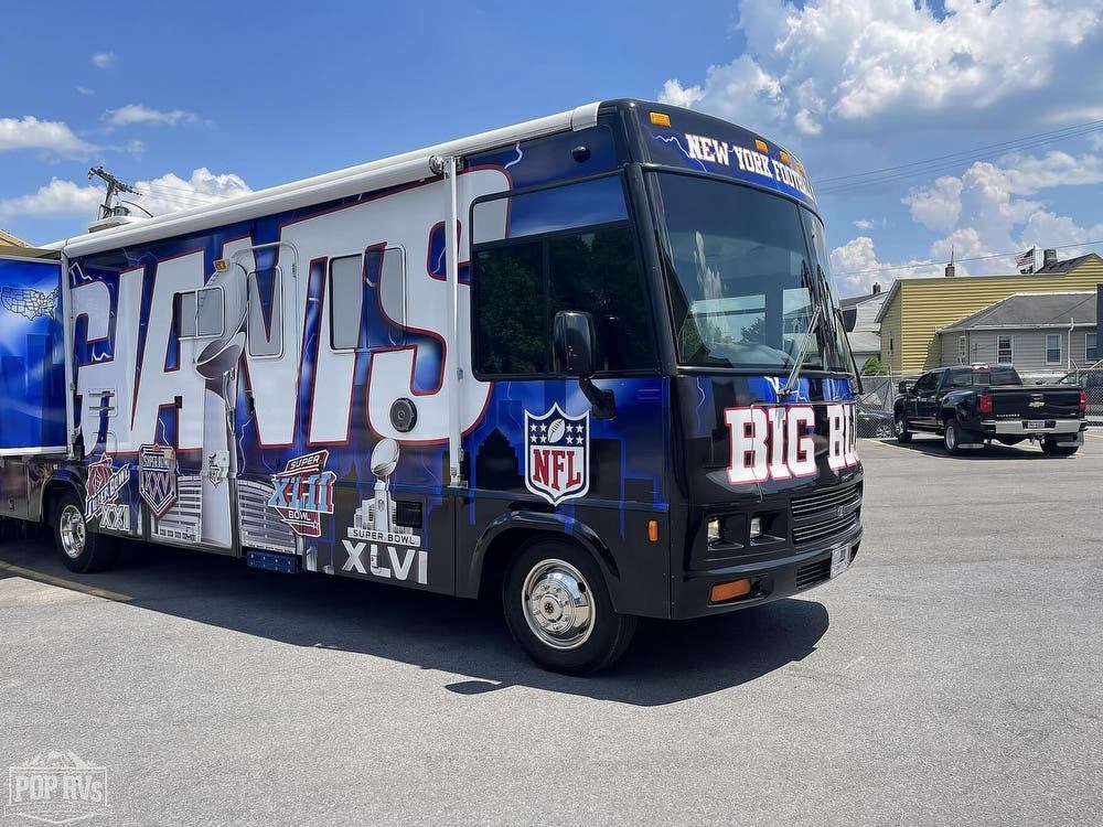 2000 Winnebago Adventurer 35U RV for Sale in Phillipsburg, NJ 08865