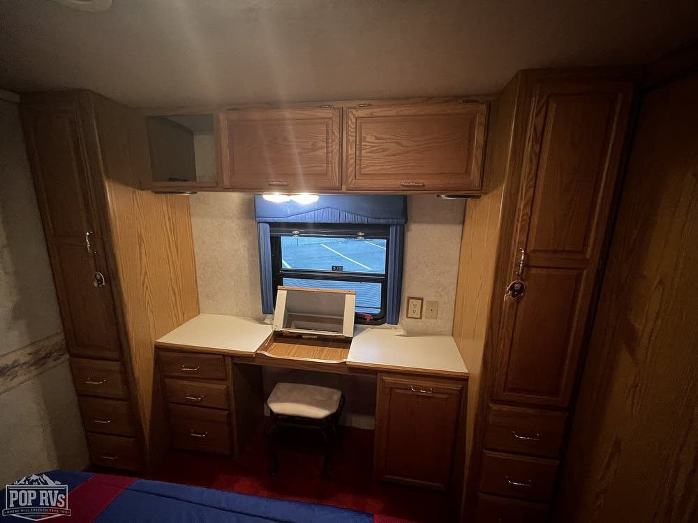 2000 Winnebago Adventurer 35U RV for Sale in Phillipsburg, NJ 08865