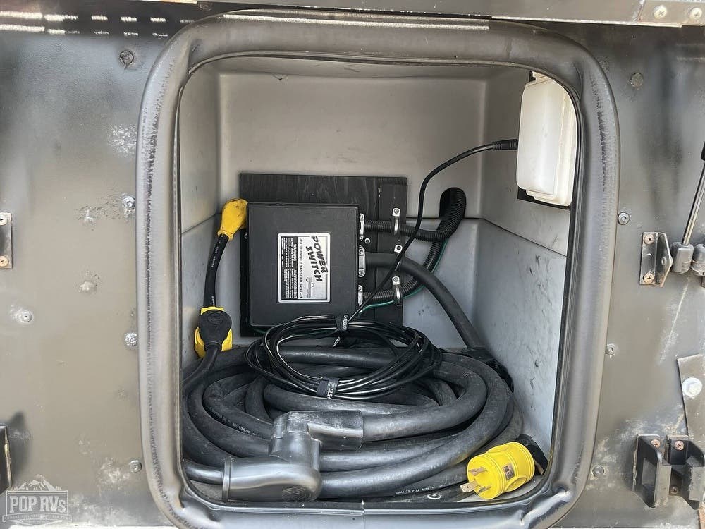 2000 Winnebago Adventurer 35U RV for Sale in Phillipsburg, NJ 08865