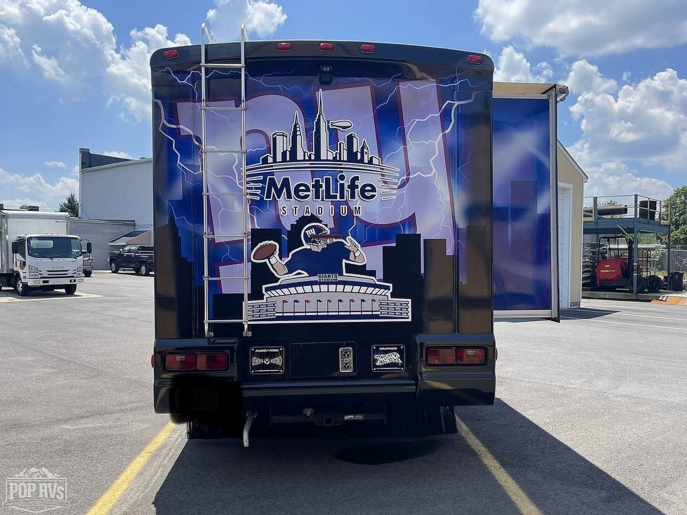 2000 Winnebago Adventurer 35U RV for Sale in Phillipsburg, NJ 08865