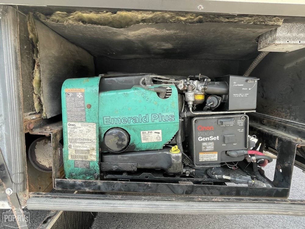 2000 Winnebago Adventurer 35U RV for Sale in Phillipsburg, NJ 08865