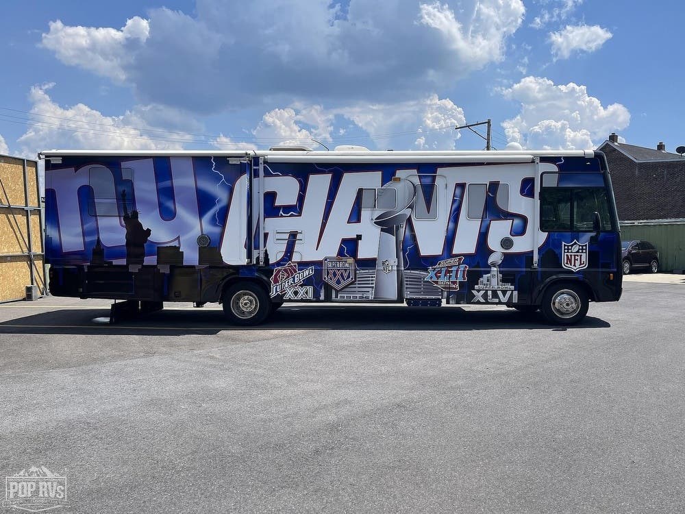 2000 Winnebago Adventurer 35U RV for Sale in Phillipsburg, NJ 08865