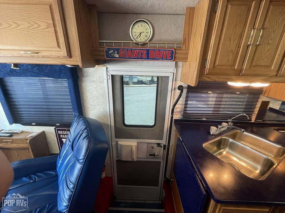 2000 Winnebago Adventurer 35U RV for Sale in Phillipsburg, NJ 08865