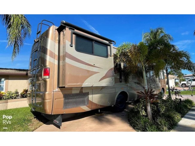 2005 National RV Dolphin LX 6355 - Used Class A For Sale by Pop RVs in Sarasota, Florida