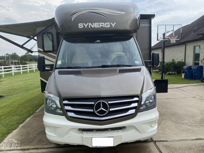 2017 Thor Motor Coach Synergy 24SP - Used Class C For Sale by Pop RVs in Richmond, Texas features Generator, Slideout, Air Conditioning, Awning