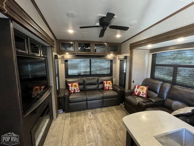 2019 Jayco Eagle 317RLOK - Used Fifth Wheel For Sale by Pop RVs in Sarasota, Florida
