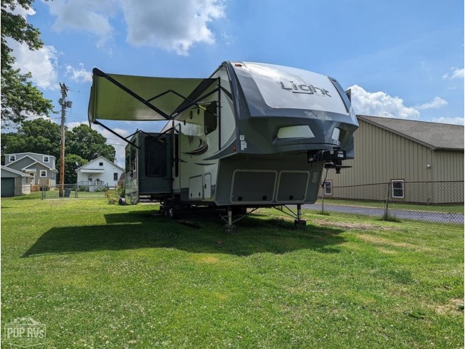 2018 Open Range Light 319RLS - Used Fifth Wheel For Sale by Pop RVs in Sarasota, Florida
