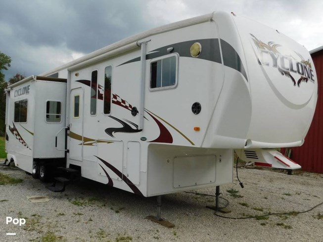 2009 Heartland Cyclone 3950 - Used Toy Hauler For Sale by Pop RVs in Sarasota, Florida