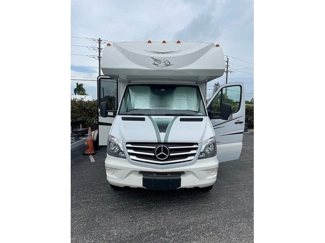 2016 Jayco Melbourne 24K - Used Class C For Sale by Pop RVs in Fort Myers, Florida features Slideout, Leveling Jacks, Generator, Awning, Air Conditioning