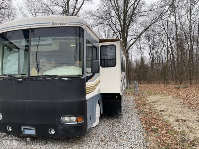 2005 Bounder 39Z by Fleetwood from Pop RVs in Sarasota, Florida