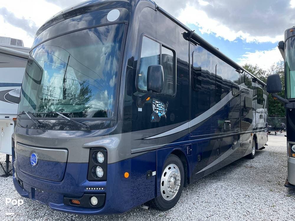2018 Holiday Rambler Navigator XE 35E - Used Diesel Pusher For Sale by Pop RVs in Melbourne, Florida features Awning, Air Conditioning, Generator, Leveling Jacks, Slideout