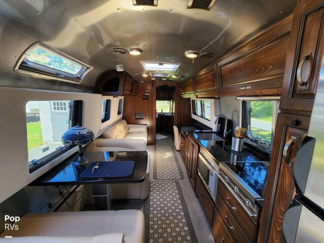 2018 Classic Limited 33FB by Airstream from Pop RVs in Sarasota, Florida
