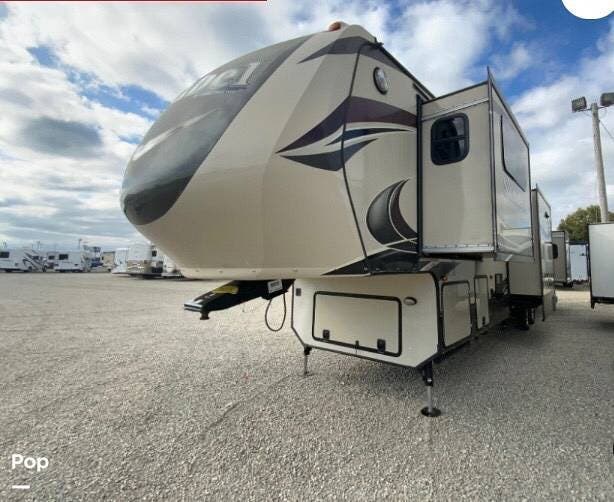 2015 Prime Time Sanibel 3901 - Used Fifth Wheel For Sale by Pop RVs in Marion, Ohio features Slideout, Awning, Leveling Jacks, Air Conditioning