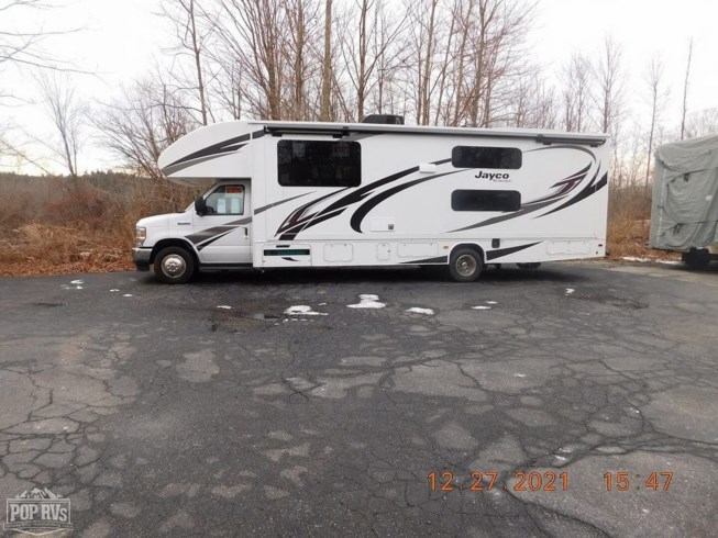 2021 Jayco Redhawk 31F - Used Class C For Sale by Pop RVs in Littleton, Massachusetts features Slideout, Leveling Jacks, Generator, Awning, Air Conditioning