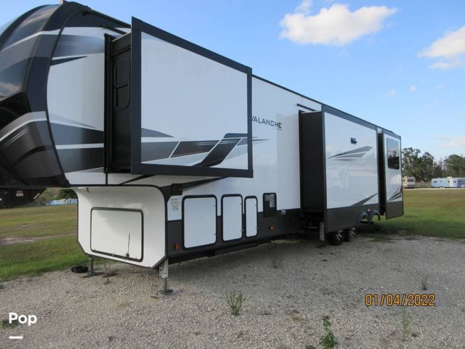 2020 Keystone Avalanche 396BH - Used Fifth Wheel For Sale by Pop RVs in Lakeland, Florida