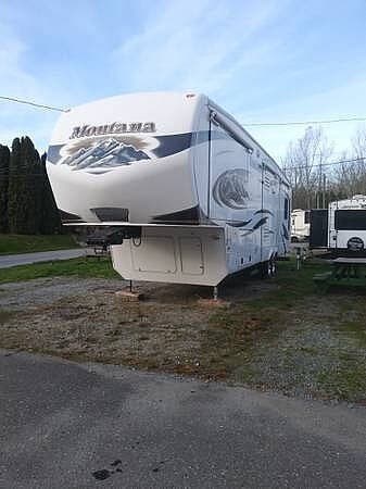 2011 Montana 3400RL by Keystone from Pop RVs in Langley, British Columbia