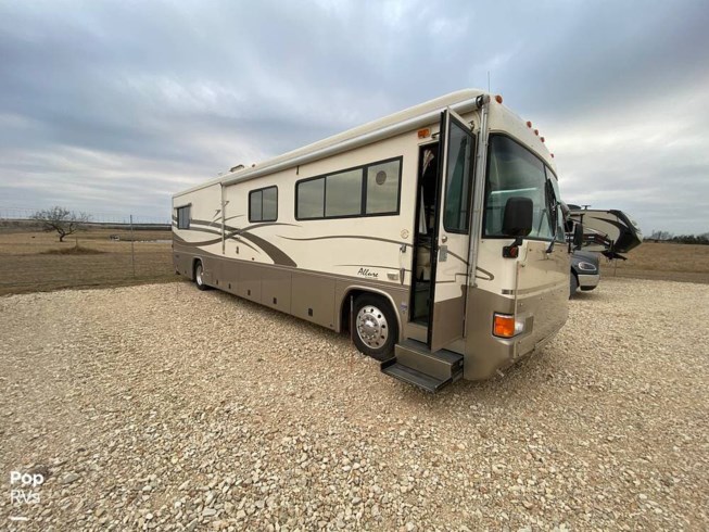 2000 Country Coach Allure M-330 40
