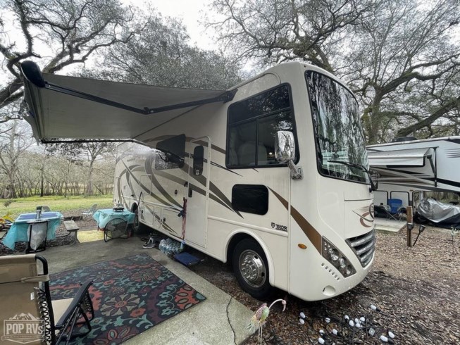2020 Thor Motor Coach Hurricane 29M - Used Class A For Sale by Pop RVs in Dade City, Florida features Slideout, Generator, Awning, Air Conditioning, Leveling Jacks