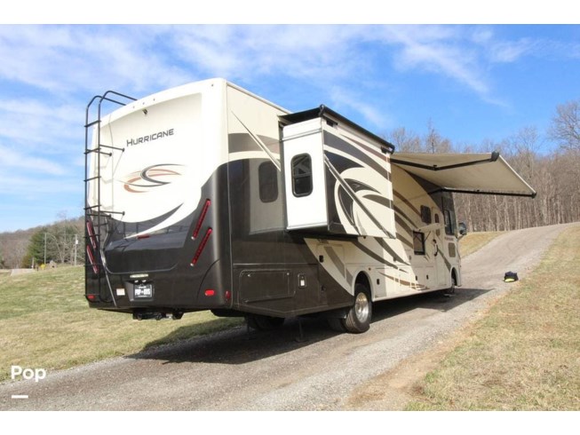 2019 Thor Motor Coach Hurricane 35M - Used Class A For Sale by Pop RVs in Frankfort, Ohio