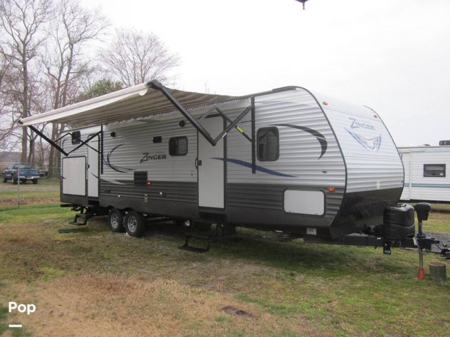 2017 CrossRoads Zinger 328 SB - Used Travel Trailer For Sale by Pop RVs in Selbyville, Delaware