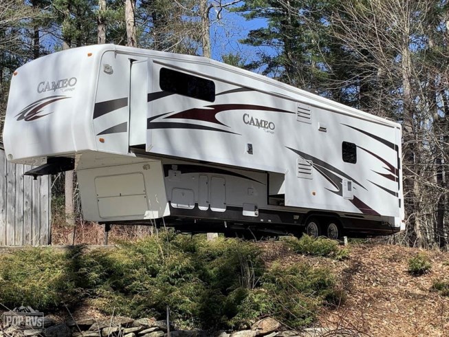 2010 Carriage Cameo 36FWS - Used Fifth Wheel For Sale by Pop RVs in Putnam, Connecticut features Leveling Jacks, Air Conditioning, Generator, Awning, Slideout