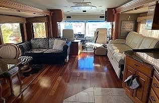 2004 Country Coach Magna Chalet - Used Diesel Pusher For Sale by Pop RVs in Sarasota, Florida