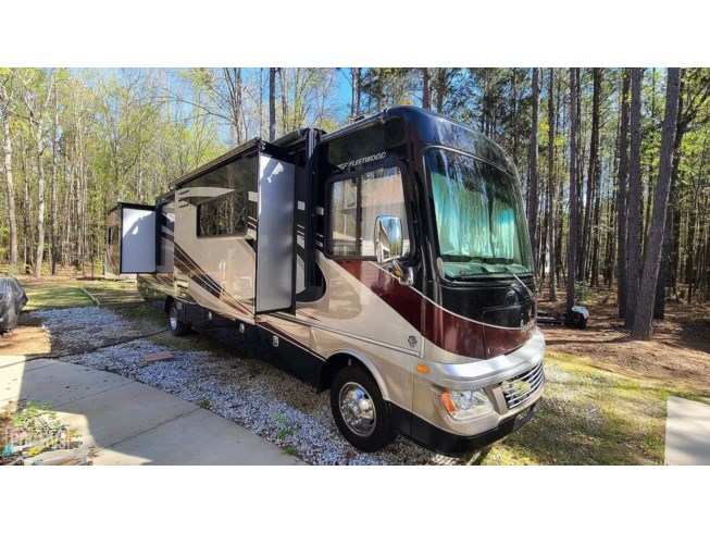 2014 Bounder Classic 34M by Fleetwood from Pop RVs in Sarasota, Florida