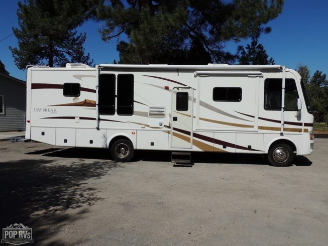2008 Damon Daybreak 3135 - Used Class A For Sale by Pop RVs in Sarasota, Florida