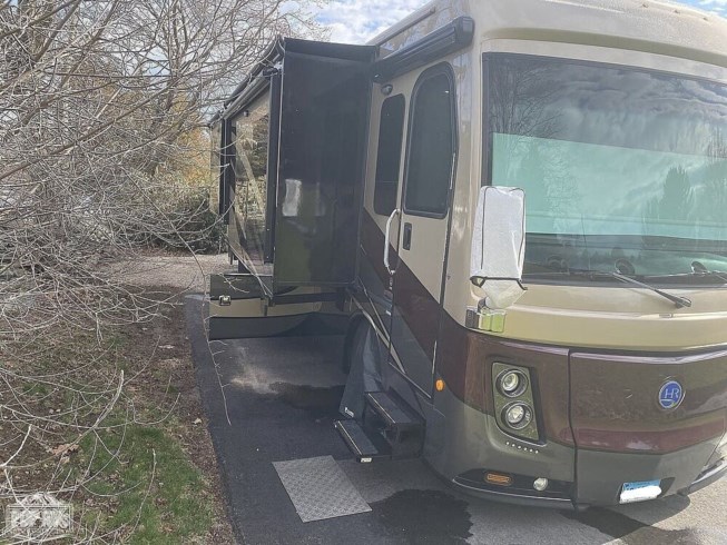 2018 Endeavor 40E by Holiday Rambler from Pop RVs in Thompson, Connecticut