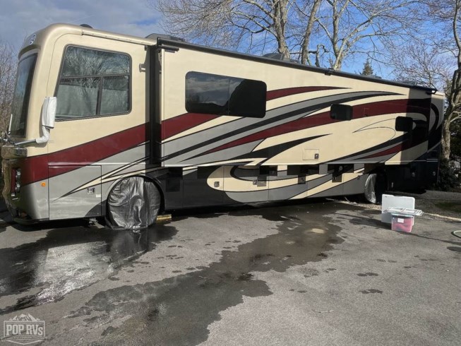 2018 Holiday Rambler Endeavor 40E - Used Diesel Pusher For Sale by Pop RVs in Thompson, Connecticut features Leveling Jacks, Awning, Generator, Air Conditioning, Slideout