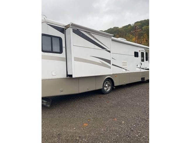 2004 Holiday Rambler Admiral 37PCT - Used Class A For Sale by Pop RVs in Sarasota, Florida
