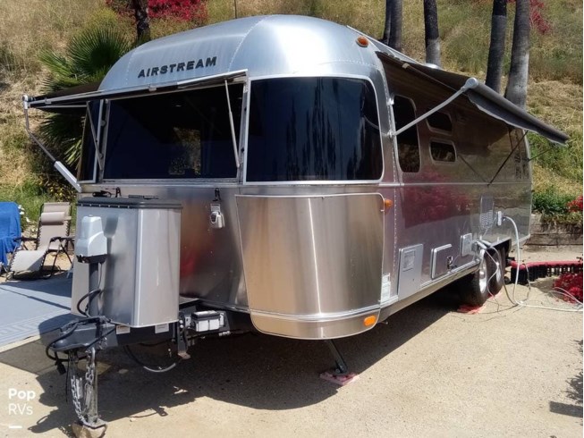 2016 International Signature 28 by Airstream from Pop RVs in Sarasota, Florida