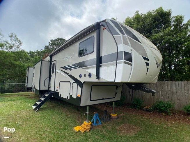2021 Chaparral 367BH by Coachmen from Pop RVs in Cumberland Furnace, Tennessee