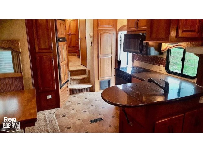 2011 Keystone Montana Hickory 3150RL - Used Fifth Wheel For Sale by Pop RVs in Camp Douglas, Wisconsin