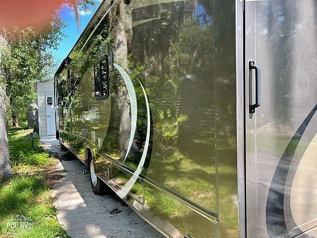 2008 Four Winds Fun Mover 34Y - Used Toy Hauler For Sale by Pop RVs in Crescent City, Florida features Generator, Leveling Jacks, Slideout, Air Conditioning, Awning