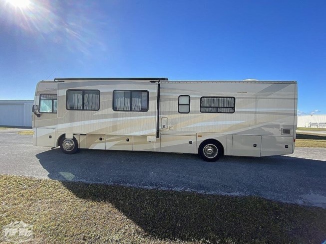 2009 Bounder 38F by Fleetwood from Pop RVs in Melbourne, Florida