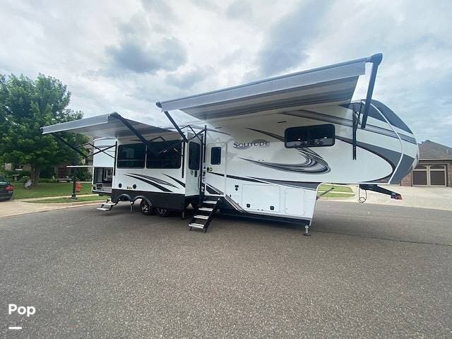 2022 Grand Design Solitude S-Class 3740BH - Used Fifth Wheel For Sale by Pop RVs in Edmond, Oklahoma