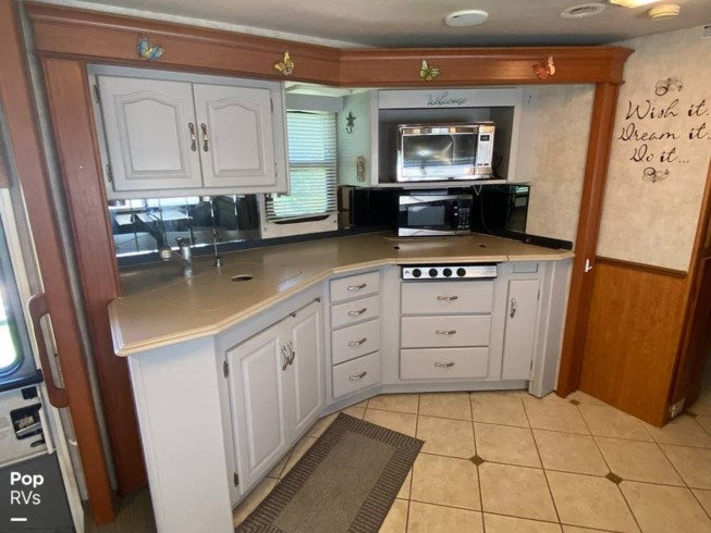 2005 National RV Dolphin LX 6375 - Used Class A For Sale by Pop RVs in Sarasota, Florida