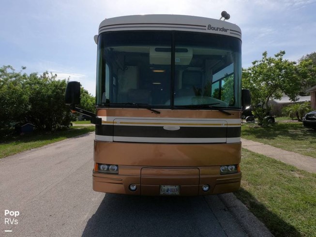 2004 Fleetwood Bounder Diesel 38N - Used Diesel Pusher For Sale by Pop RVs in Ocoee, Florida features Air Conditioning, Generator, Leveling Jacks, Slideout, Awning