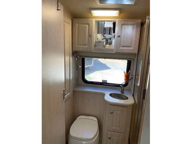 Used 2005 Coach House Platinum 261XL available in Durham Nh, New Hampshire