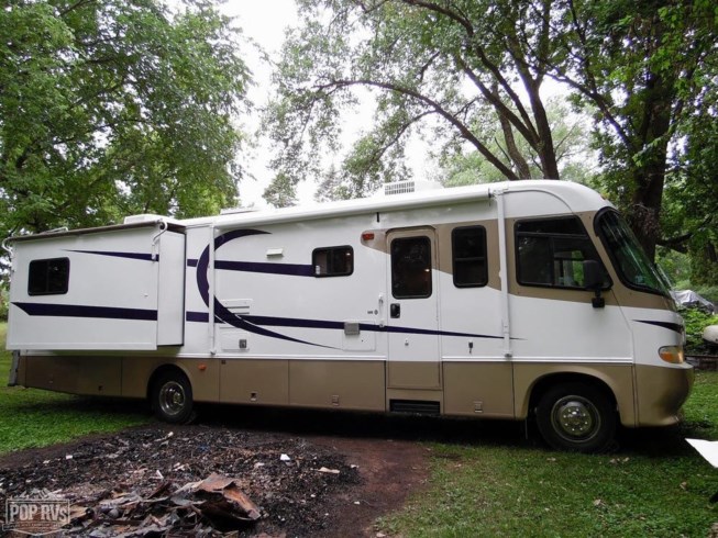 2001 Holiday Rambler Endeavor 35SBD - Used Class A For Sale by Pop RVs in Lake Elmo, Minnesota features Leveling Jacks, Generator, Air Conditioning, Awning, Slideout
