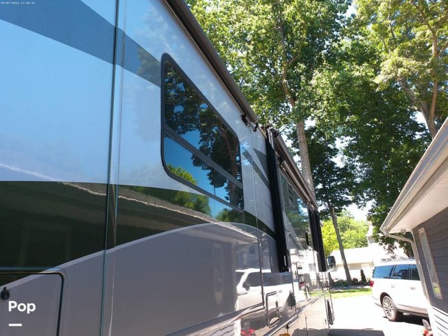 2005 Discovery 39C by Fleetwood from Pop RVs in Branford, Connecticut