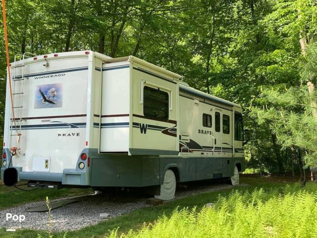 2004 Winnebago Brave 32V - Used Class A For Sale by Pop RVs in Plymouth, Connecticut