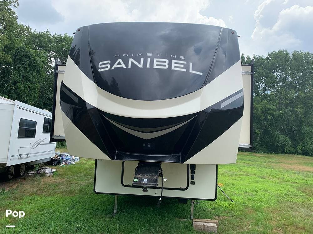 2021 Prime Time Sanibel 3702WB - Used Fifth Wheel For Sale by Pop RVs in Canterbury, Connecticut features Slideout, Leveling Jacks, Air Conditioning, Awning