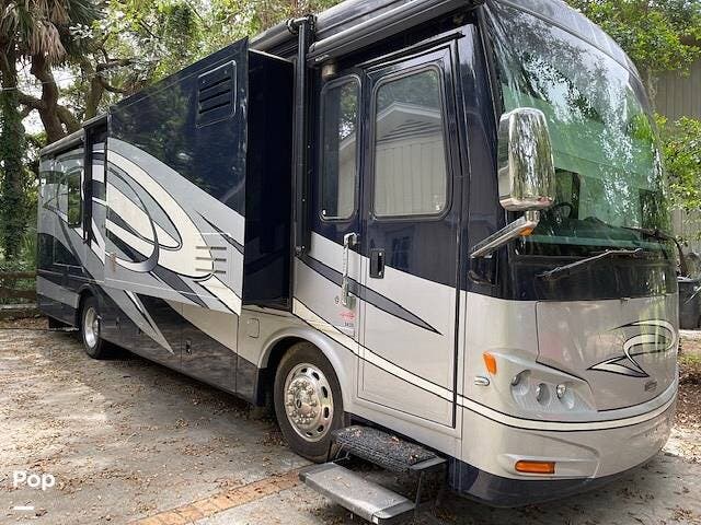 2013 Newmar Ventana 3433 - Used Diesel Pusher For Sale by Pop RVs in Savannah, Georgia features Leveling Jacks, Air Conditioning, Slideout, Generator