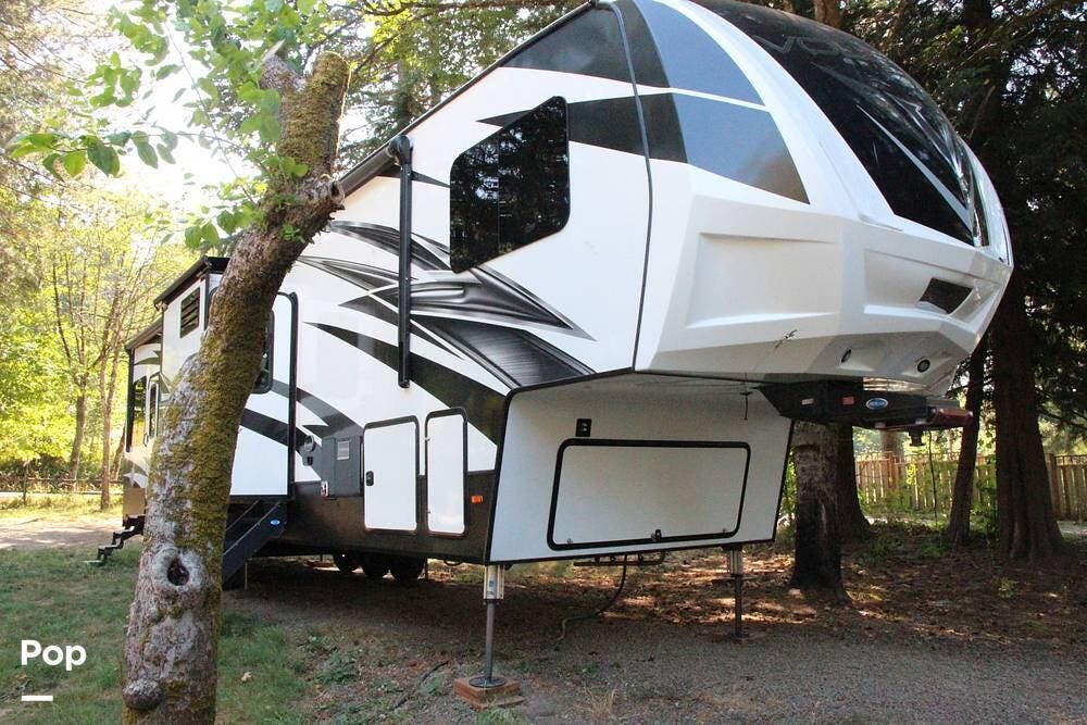 2018 Dutchmen Voltage Epic 4210 - Used Toy Hauler For Sale by Pop RVs in Vancouver, Washington features Slideout, Awning, Leveling Jacks, Generator, Air Conditioning