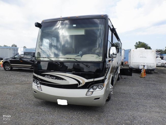 2014 Tiffin Allegro Breeze 32BR - Used Diesel Pusher For Sale by Pop RVs in Sarasota, Florida