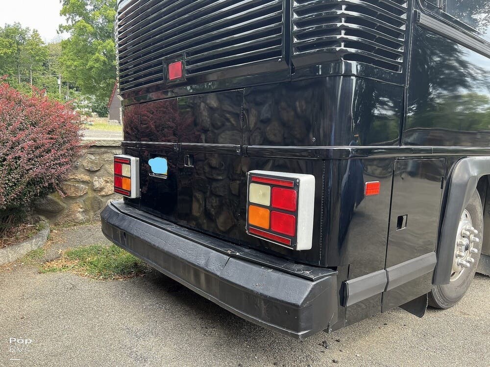 1993 MCI MCI 102C3 RV for Sale in Mohegan Lake, NY 10547 304258