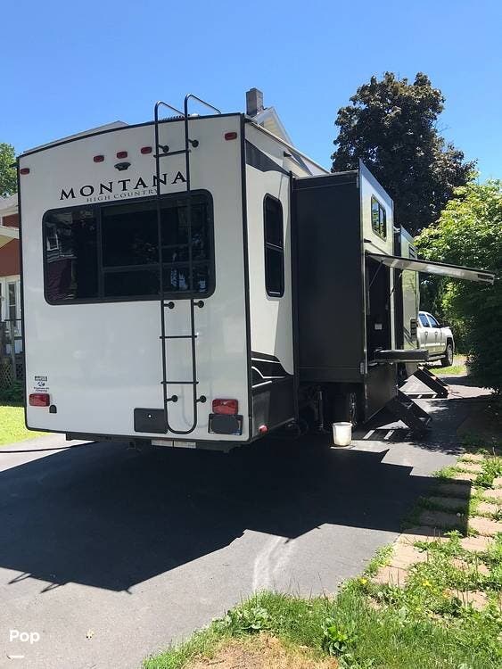 2020 Keystone Montana High Country 362RD - Used Fifth Wheel For Sale by Pop RVs in Williamson, New York features Leveling Jacks, Air Conditioning, Slideout, Awning
