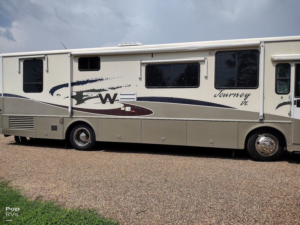 2002 Winnebago Journey DL 34HD RV for Sale in Port Lavaca, TX 77979